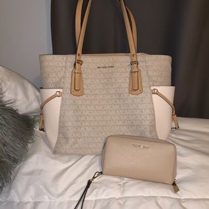 Micheal Kors wallet and purse!